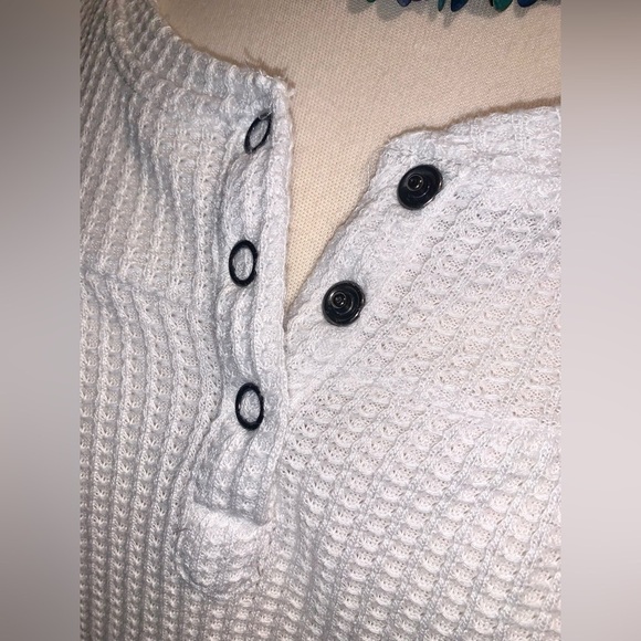 White waffle knit Henley with snaps - Picture 3 of 7